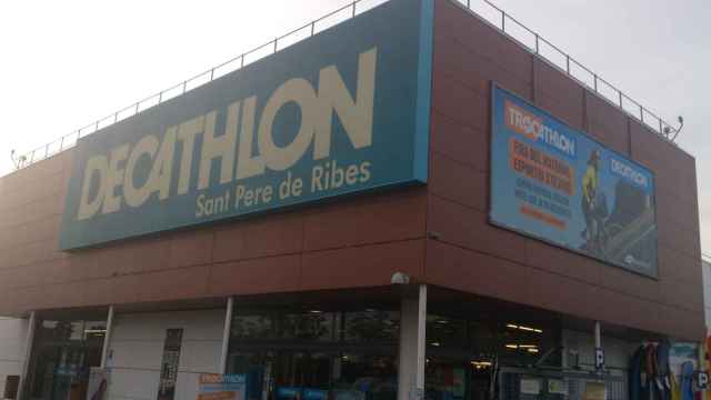 Fachada del Decathlon de Sant Pere de Ribes / DECATHLON