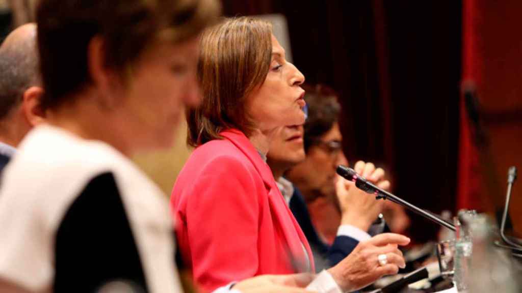 Carme Forcadell, presidenta del Parlament, en el inicio del pleno en el que se aprobará la ley del referéndum / EFE