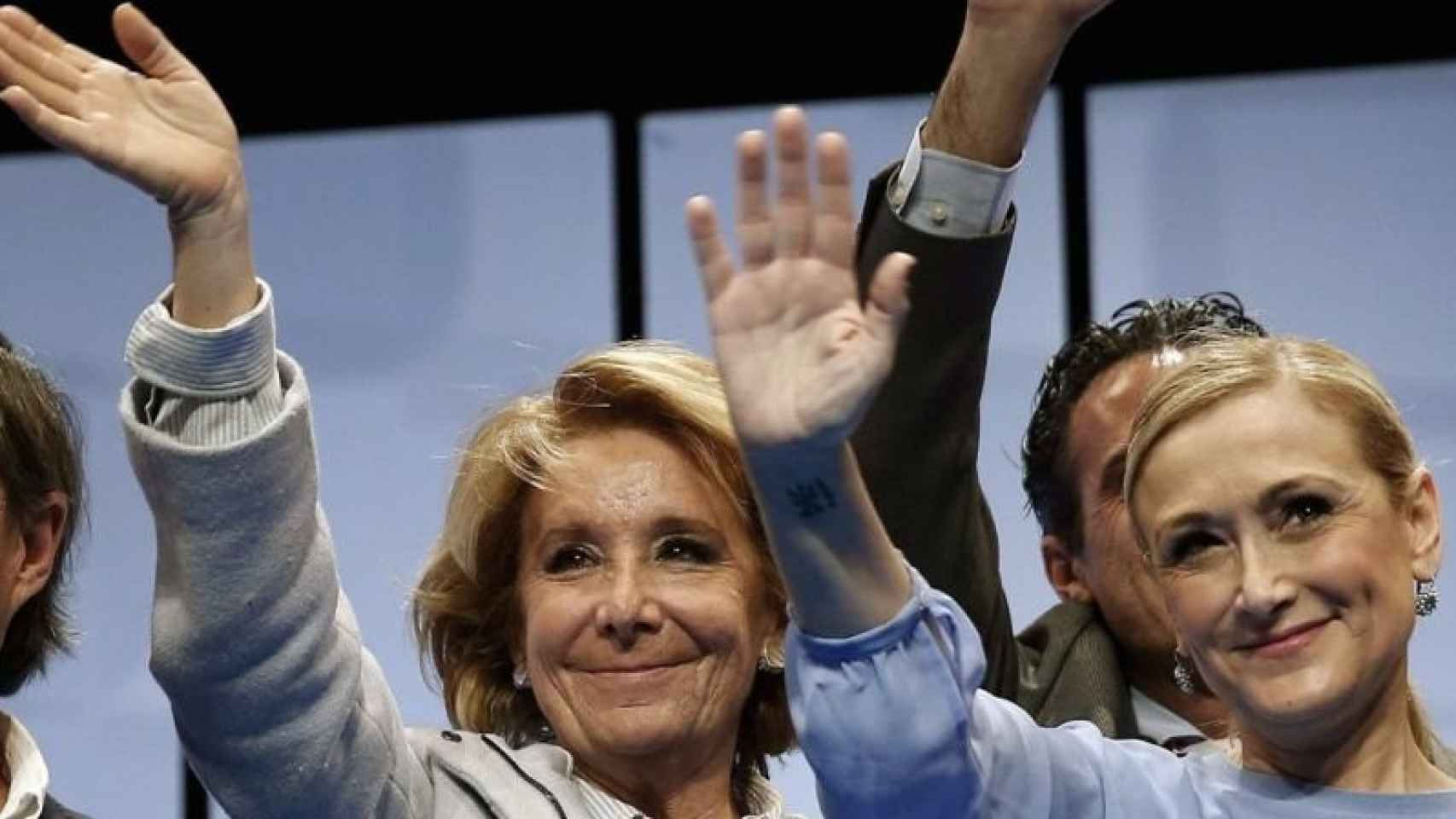 La presidenta de la Comunidad de Madrid, Cristina Cifuentes, junto a la presidenta del PP de Madrid, Esperanza Aguirre.