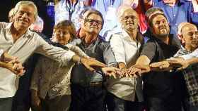 Eduardo Reyes, Lluís Llach, Carme Forcadell, Artur Mas, Raül Romeva, Oriol Junqueras y Germà Bel