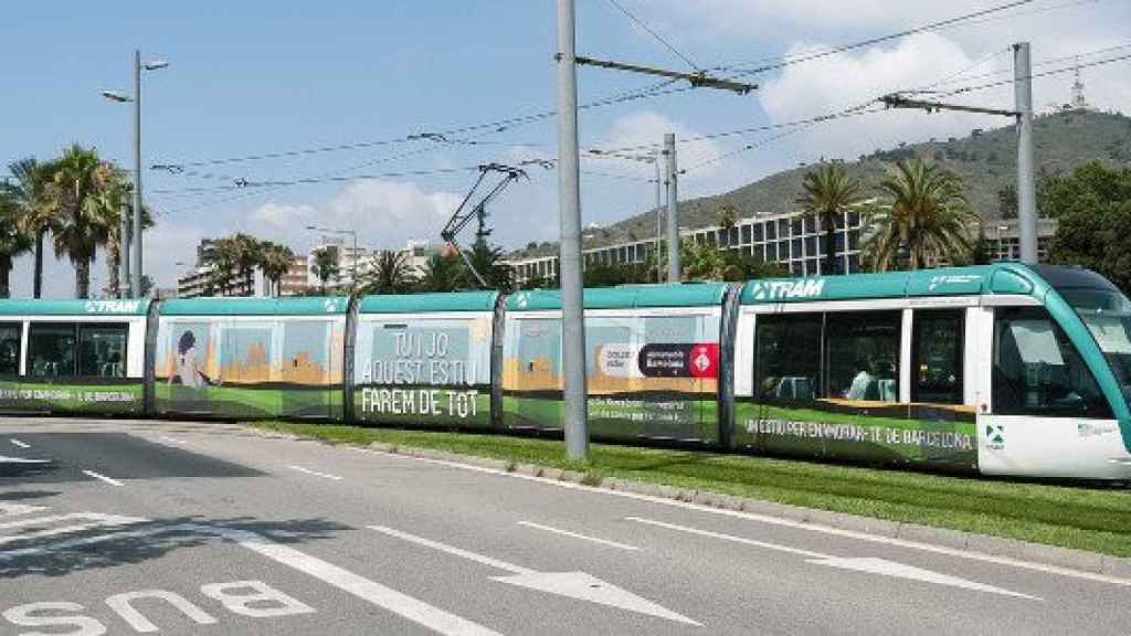 El Trambaix, a su paso por la parte alta de la Diagonal de Barcelona