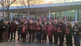 Los vecinos de la Casa Orsola de Barcelona protestan ante la Ciutat de la Justicia ante el juicio a un inquilino / EUROPA PRESS