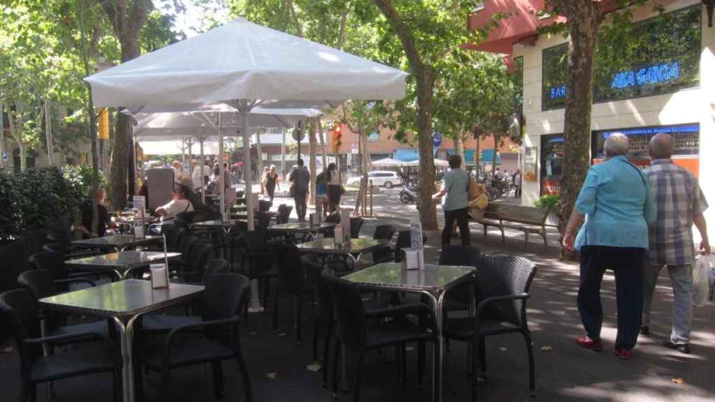 Terrazas en la Rambla del Poblenou de Barcelona, uno de los barrios preferidos para los 'expats'