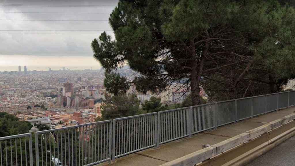 Carretera alta de Roquetes, donde una menor sufrió el robo de su móvil y fue amenazada con una navaja por dos hombres / GOOGLE STREET VIEW