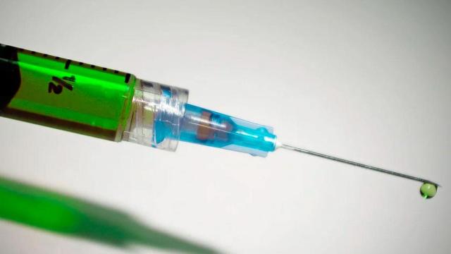 Inyección de una vacuna / PIXABAY