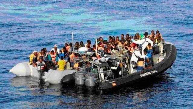 Imagen facilitada por la Guardia Civil de la operación de rescate.