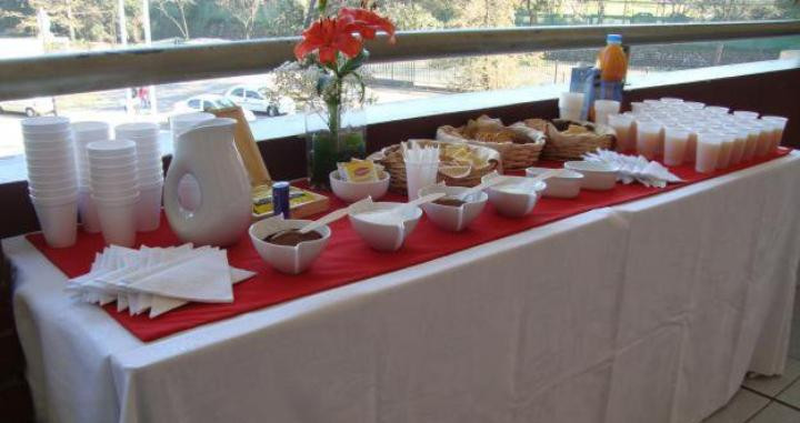 Imagen de un banquete de boda servido por Cátering Módena / TWITTER