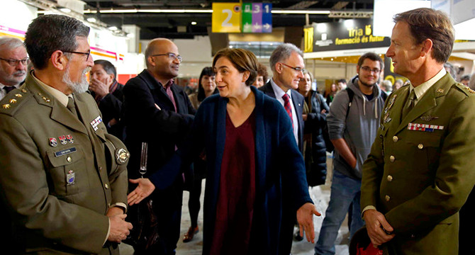 ada colau ejercito salon ensenanza