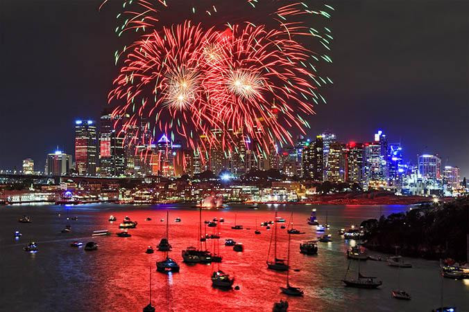 Fuegos artificiales en la Nochevieja de Sídney / BOOKING