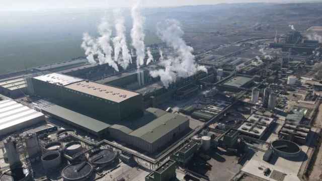 Visión aérea de una planta industrial que usa la cogeneración, que está en crisis / EP