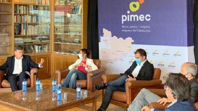 Encuentro de Pimec sobre la industria catalana con la participación del secretario general de la patronal, Antoni Cañete (1 izq), y la alcaldesa de Sabadell, Marta Farrés (2 izq)