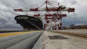 Terminal de contenedores de Hutchinson en el Puerto de Barcelona por donde pasa parte de la actividad a la que se refiere la Cambra / EFE