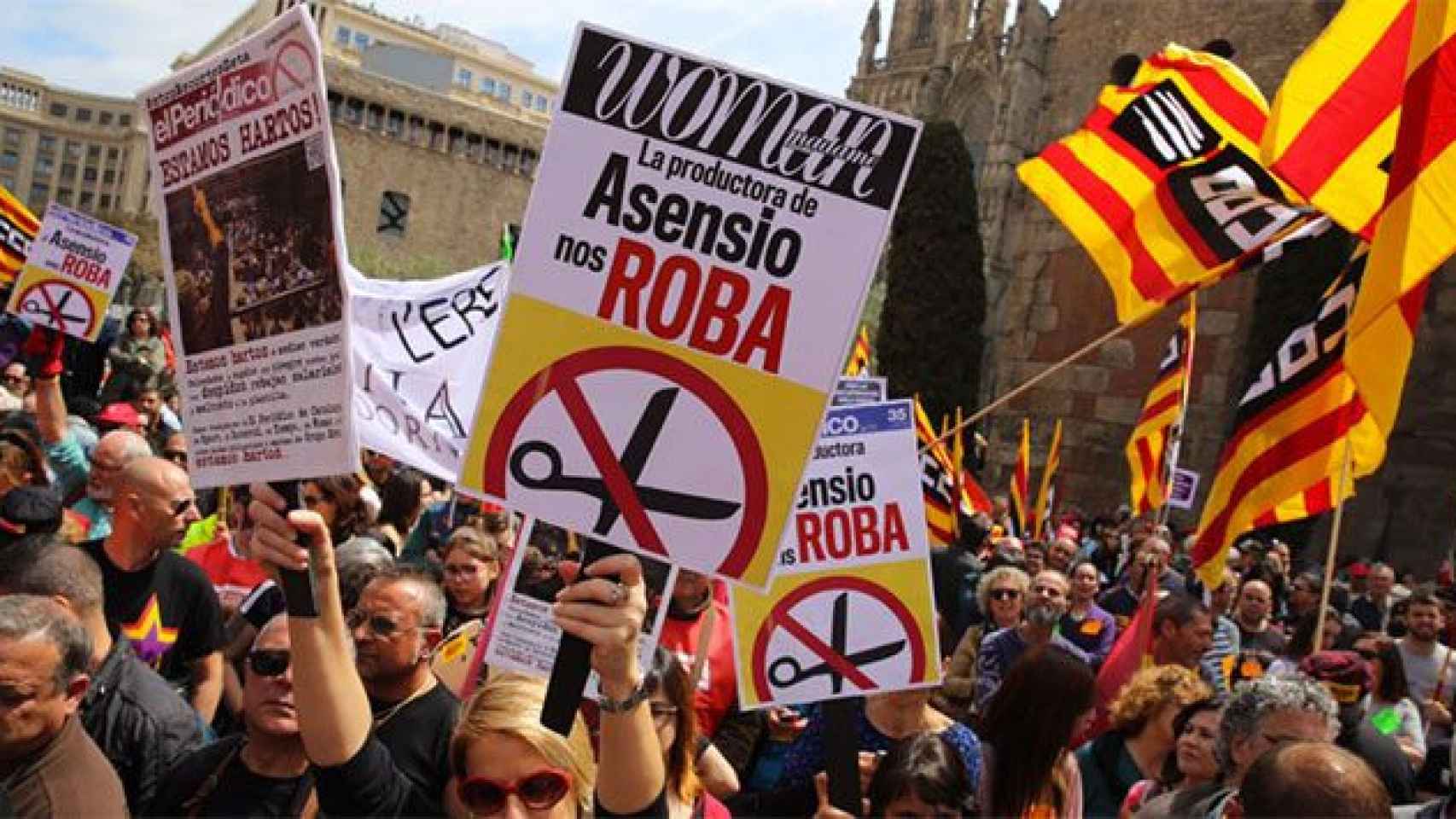 Trabajadores del Grupo Zeta durante la manifestación del Primero de Mayo en Barcelona