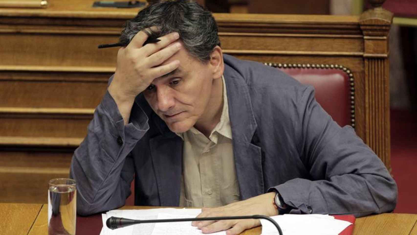 Euclides Tsakalotos, ministro griego de Finanzas, durante la sesión del Parlamento de Atenas ayer