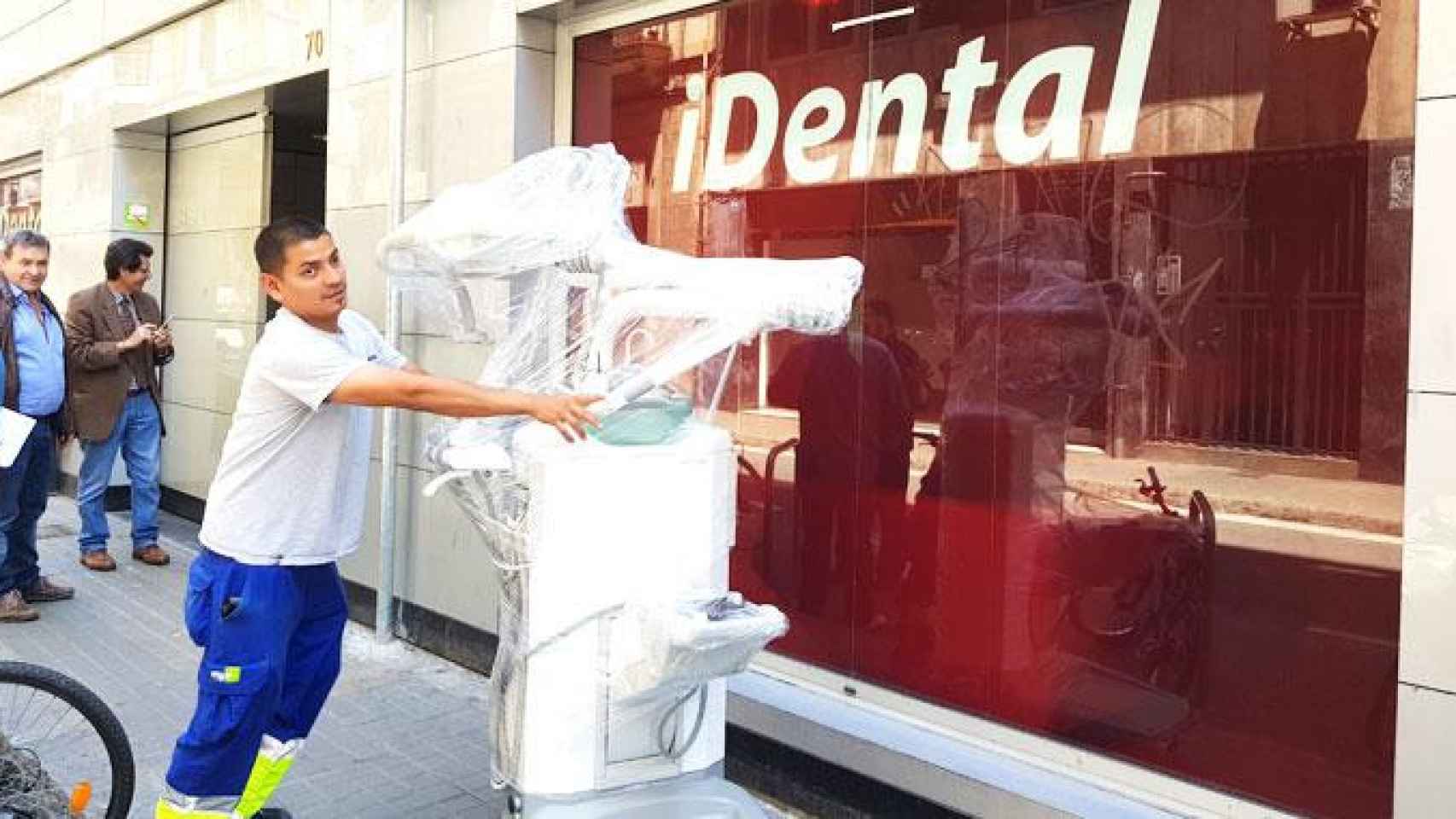 Desahucio y vaciado de la sede central de iDental en Cataluña / CG