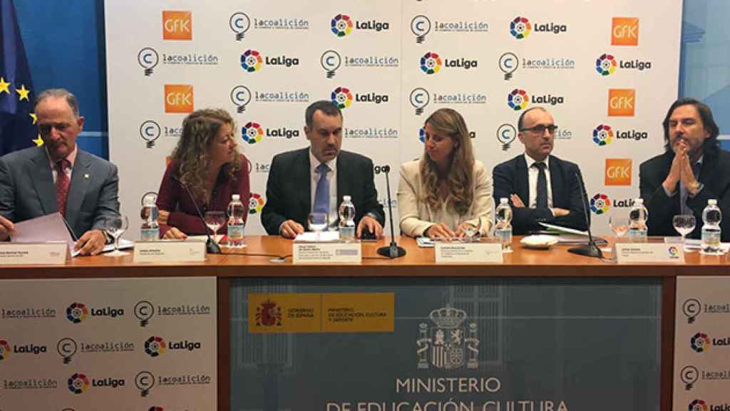 Mesa de presentación del 'Observatorio de la piratería y hábitos de consumo de contenidos digitales 2016' / LA COALICIÓN