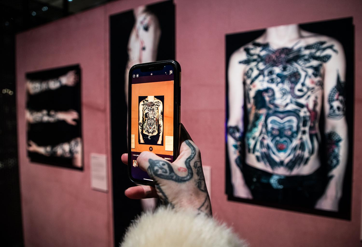 La exposición reúne más de 240 piezas procedentes de todo el mundo / CAIXAFORUM