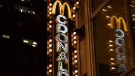 Luces de un restaurante McDonald´s / JOSHUA AUSTIN - UNSPLASH