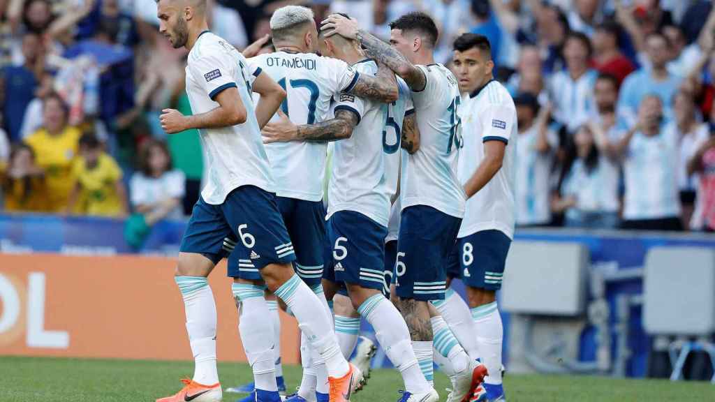 Una foto de los jugadores de Argentina celebrando el tanto de Lautaro ante Venezuela / EFE