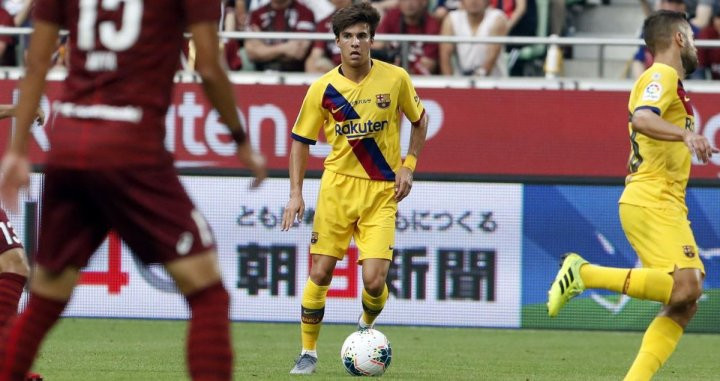 Riqui Puig jugando contra el Vissel Kobe de Iniesta / FC Barcelona