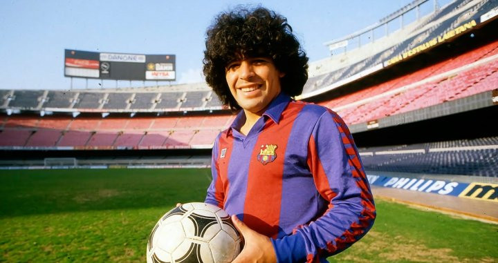 Diego Armando Maradona fichó por el FC Barcelona en 1982 / FCB