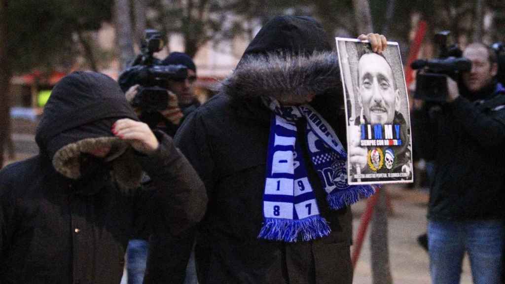 Aficionados del Deportivo de La Coruña homenajean a Jimmy en Madrid / EFE