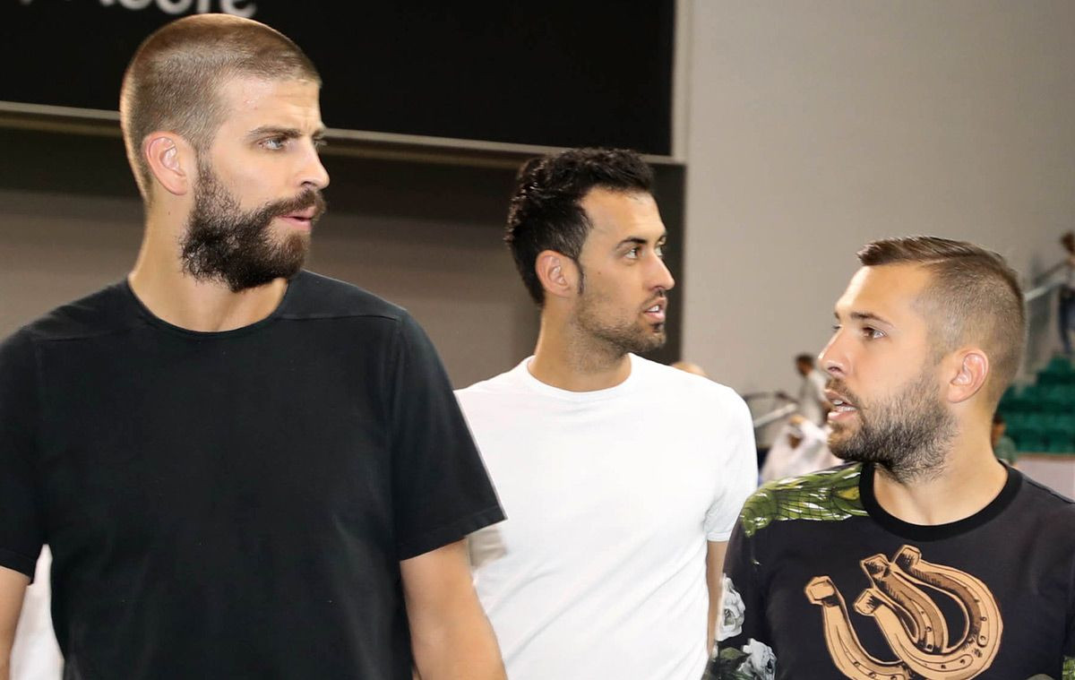 Piqué, Busquets y Alba, en un acto oficial del Barça / FCB