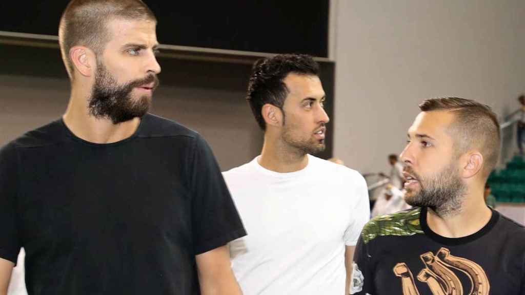 Piqué, Busquets y Alba, en un acto oficial del Barça / FCB