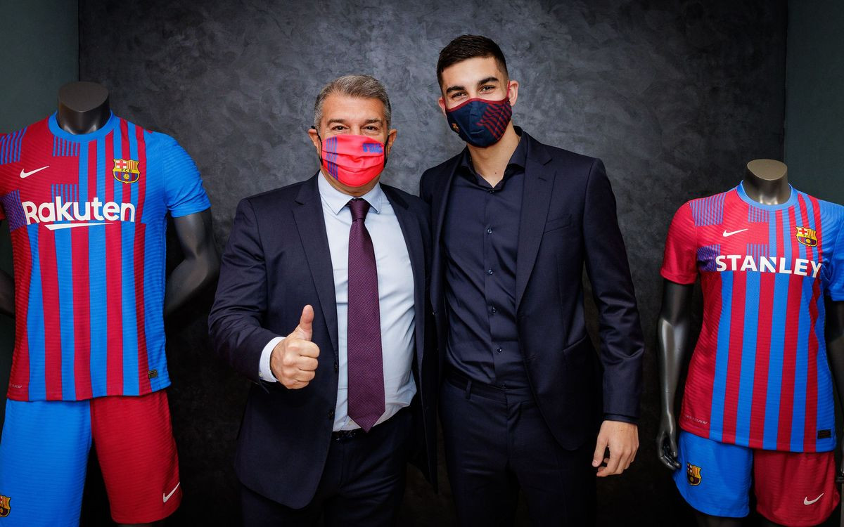 Joan Laporta anuncia el fichaje de Ferran Torres mediante esta imagen / FCB