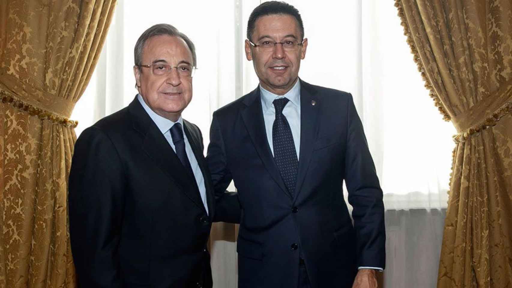 Josep María Bartomeu y Florentino Pérez posan antes de un clásico entre el Barça y el Real Madrid / EFE