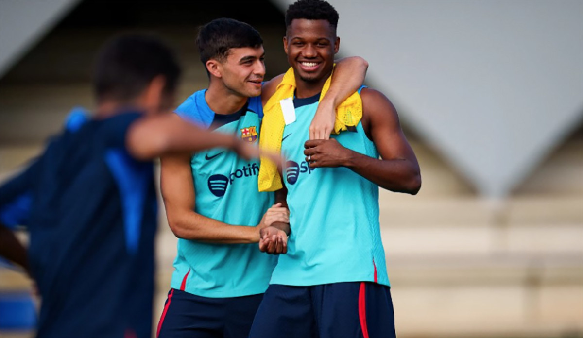 Ansu Fati y Pedri, visiblemente sonrientes durante un entrenamiento / FCB