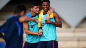 Ansu Fati y Pedri, visiblemente sonrientes durante un entrenamiento / FCB