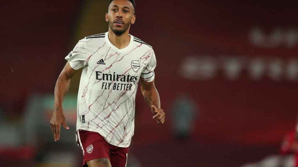 Pierre-Emerick Aubameyang calentando antes del Liverpool-Arsenal / Redes