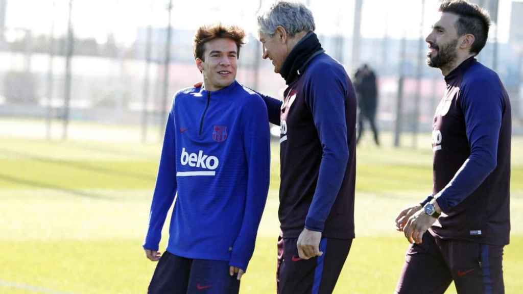 Quique Setién junto a Riqui Puig durante la etapa del cántabro en el banquillo del Barça /EFE