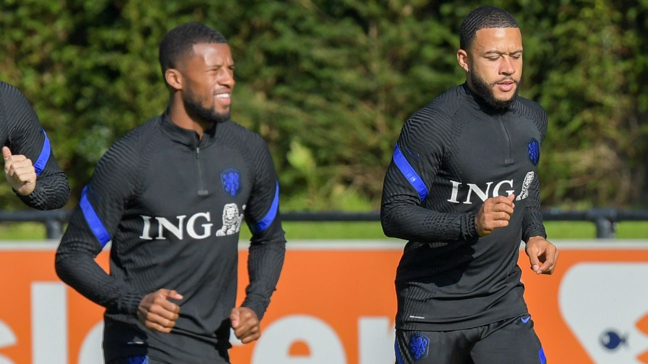 Wijnaldum y Depay en un entrenamiento de la selección neerlandesa / EFE