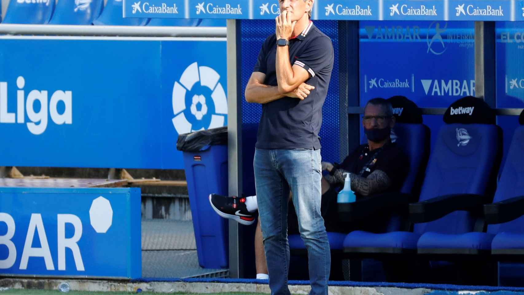 Quique Setién durante el partido del Barça contra el Alavés / EFE