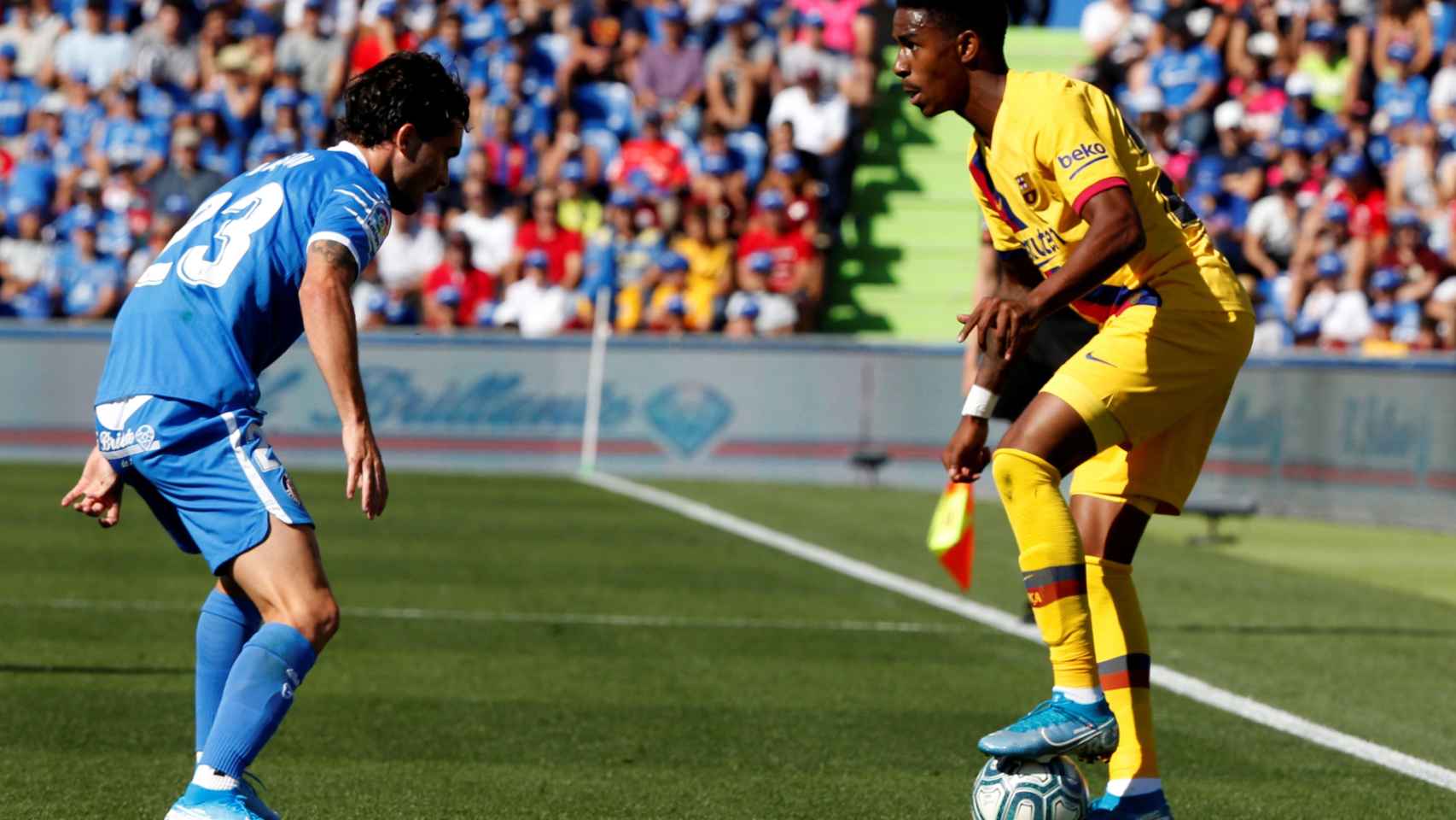 Junior Firpo en el partido contra el Getafe / EFE