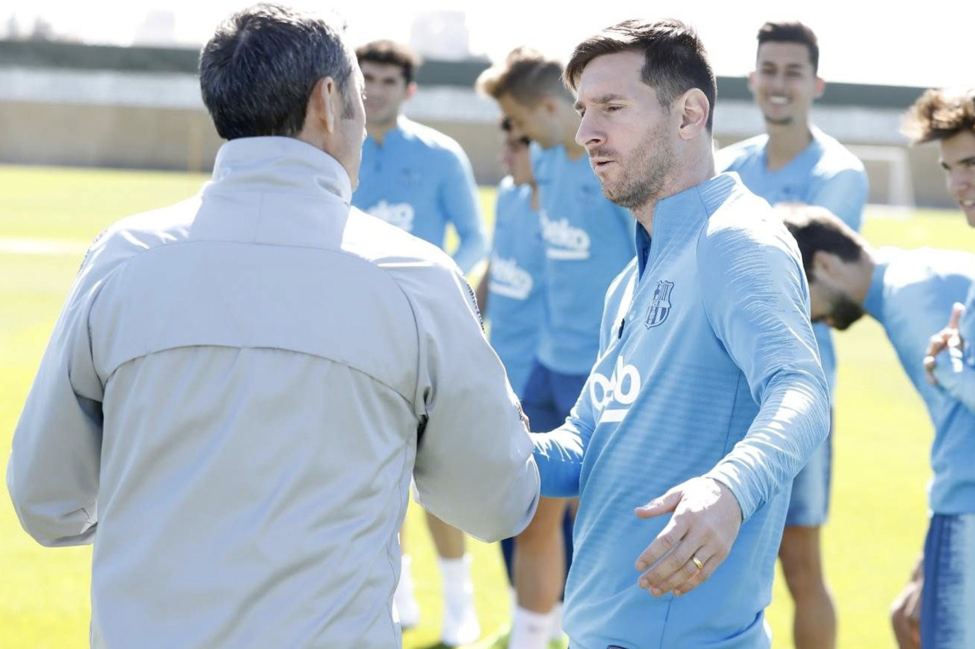 Una foto de Ernesto Valverde y Leo Messi durante un entrenamiento del Barça / FCB