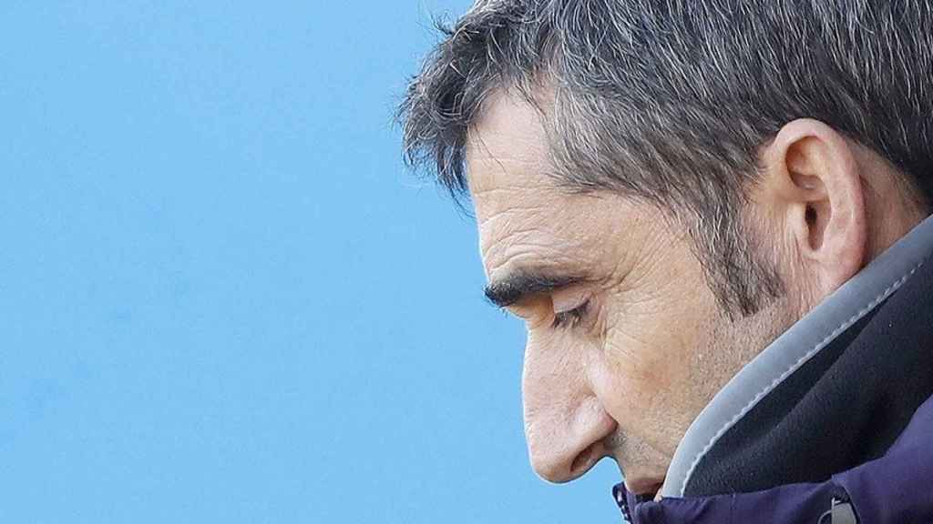 Ernesto Valverde, técnico del Barça, con semblante serio / EFE