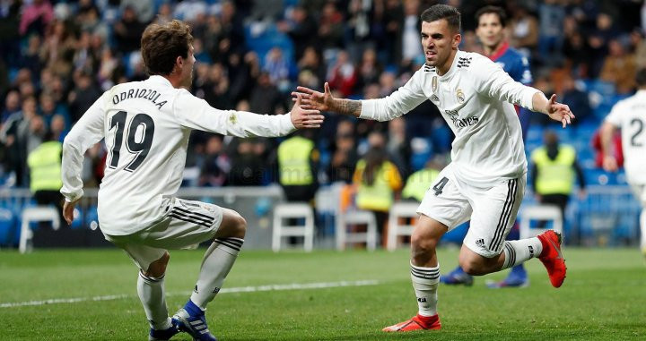 Odriozola, junto a Dani Ceballos en el Real Madrid / EFE