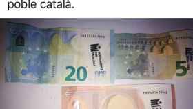 Tres billetes marcados con la estelada