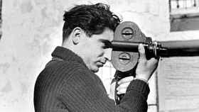 Robert Capa fotografiando la Guerra Civil española / GERDA TARO - WIKIMEDIA COMMONS