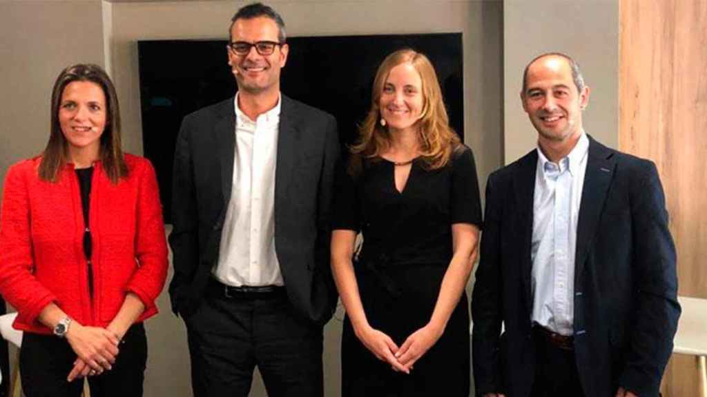 De izquierda a derecha, Clara Campàs, socia de Asabys Partners; los doctores Salvador Aznar-Benitah y Valerie Vanhooren y Sergio Pérez, de Sabadell Venture Capital / CEDIDA