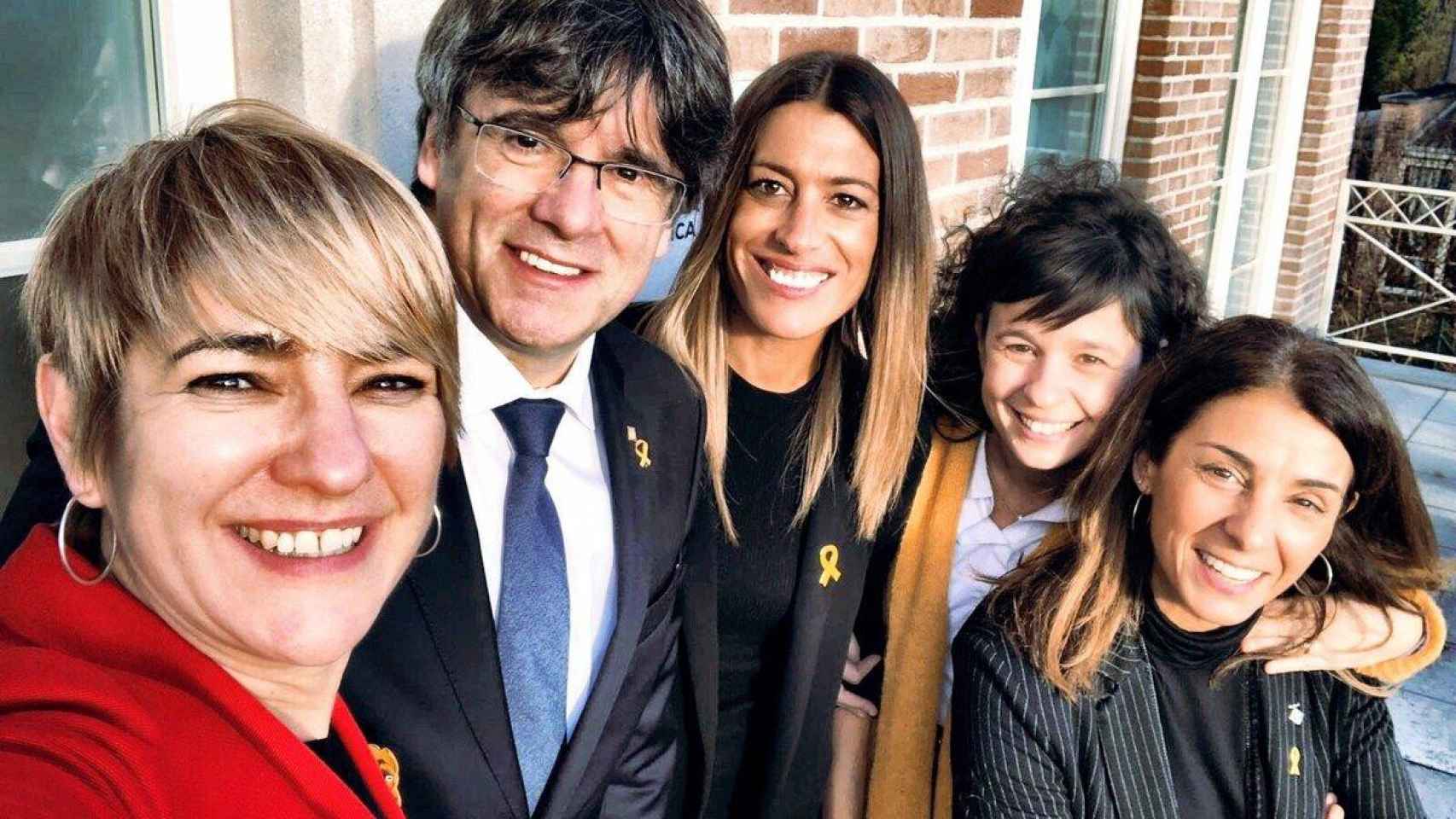 Miriam Nogueras, vicepresidenta del PDeCAT, junto a Carles Puigdemont en Waterloo / @miriamnoguerasM