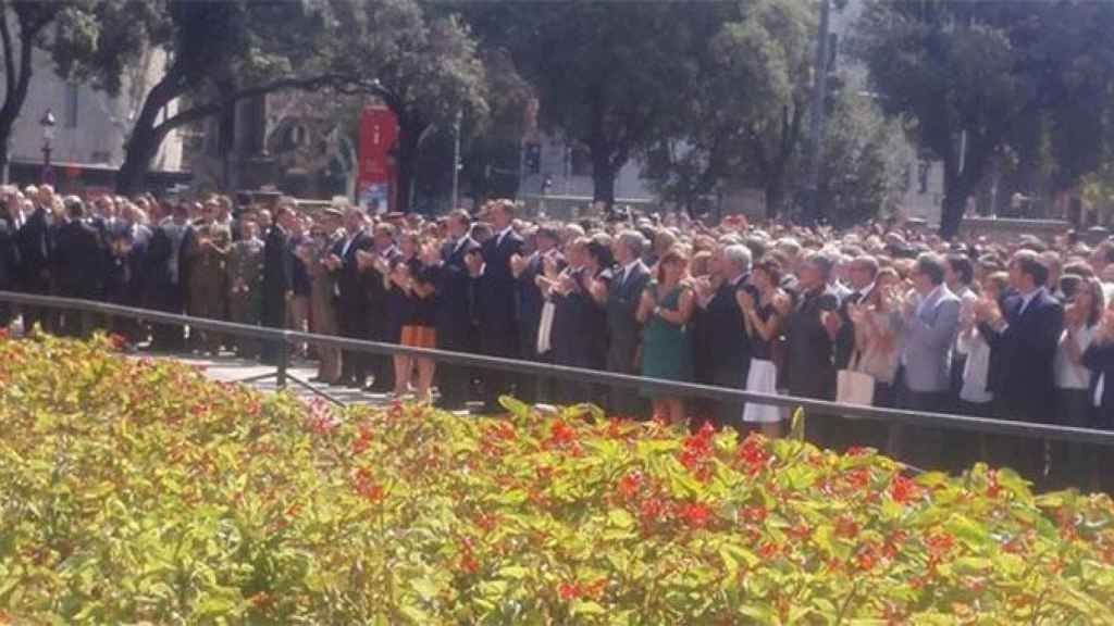 Los representantes políticos homenajean a las víctimas de los atentados del 17A en la plaza de Cataluña de Barcelona / EUROPA PRESS