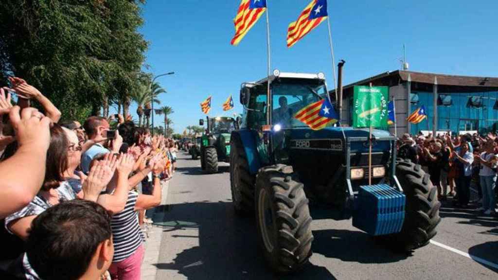 Un tractor de un payés independentista, durante una protesta prosecesión / EFE