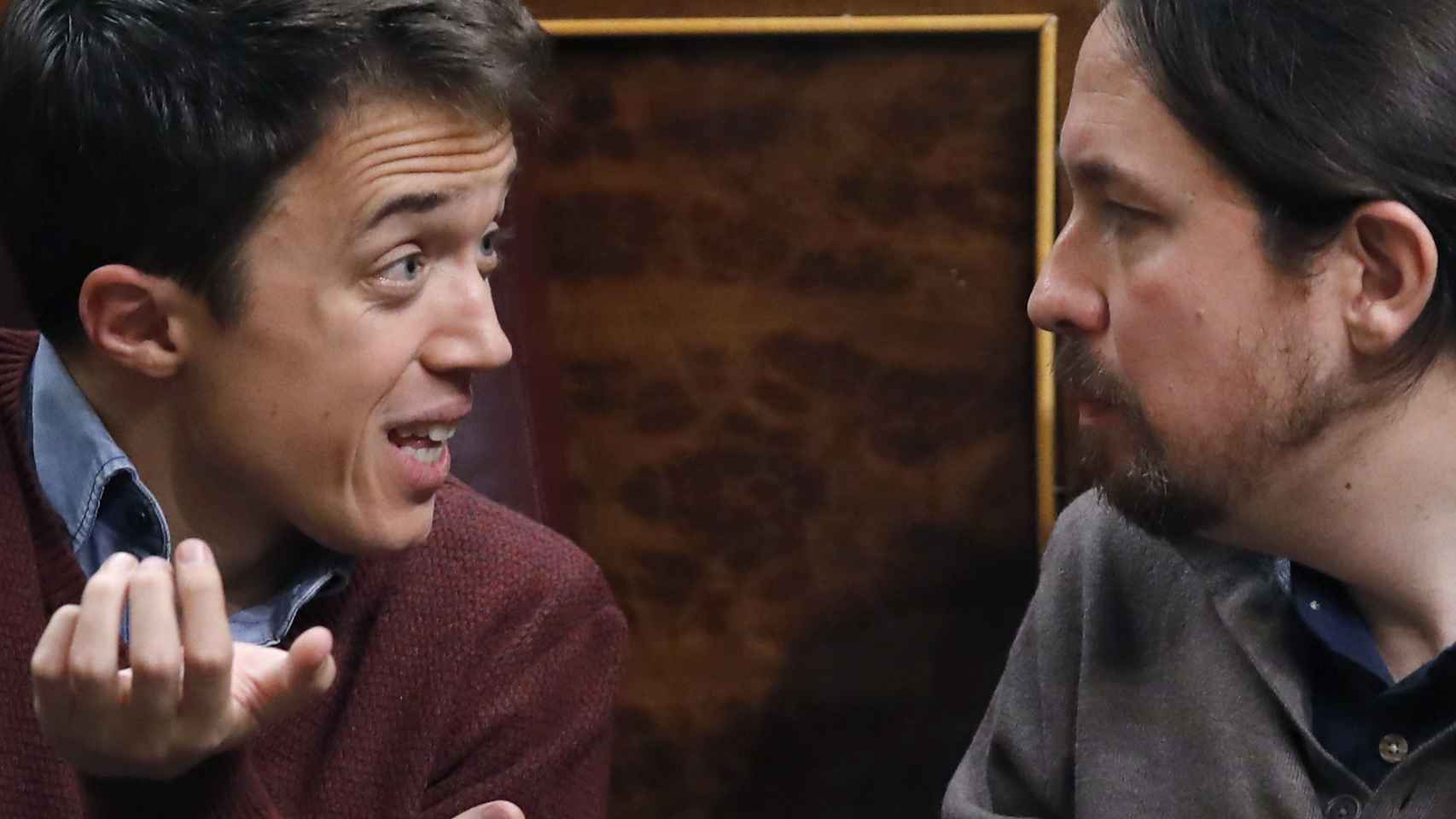 Íñigo Errejón y Pablo Iglesias en un momento de la acalorada discusión de esta tarde en el pleno del Congreso / EFE