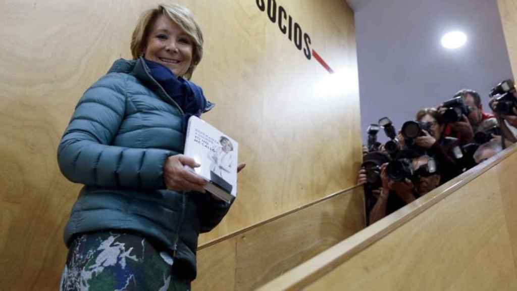 La portavoz municipal del PP en Madrid, Esperanza Aguirre, durante la presentación de su libro.