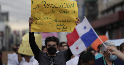 Un manifestante contra la subida de los carburantes en Panamá / EFE
