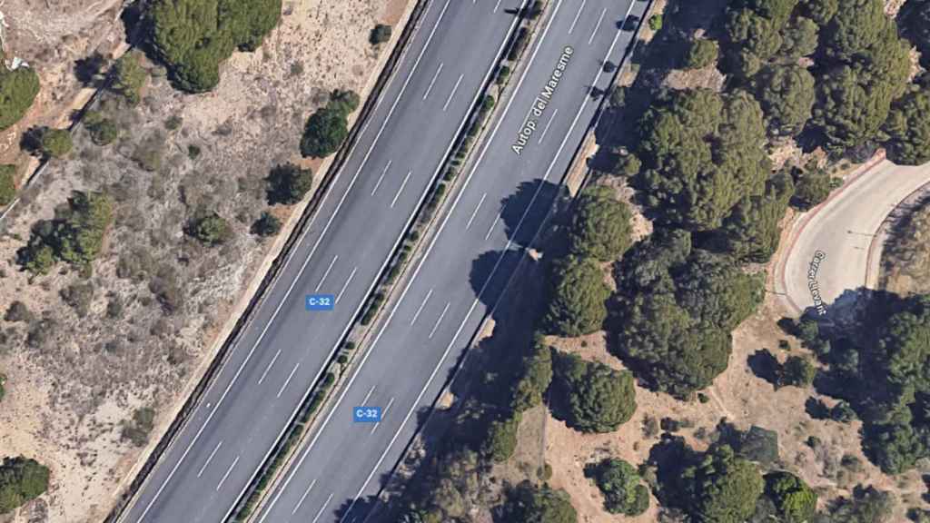 C 32 a su paso por Calella, donde un hombre ha perdido la vida tras recibir el impacto de una rueda / GOOGLE STREET VIEW